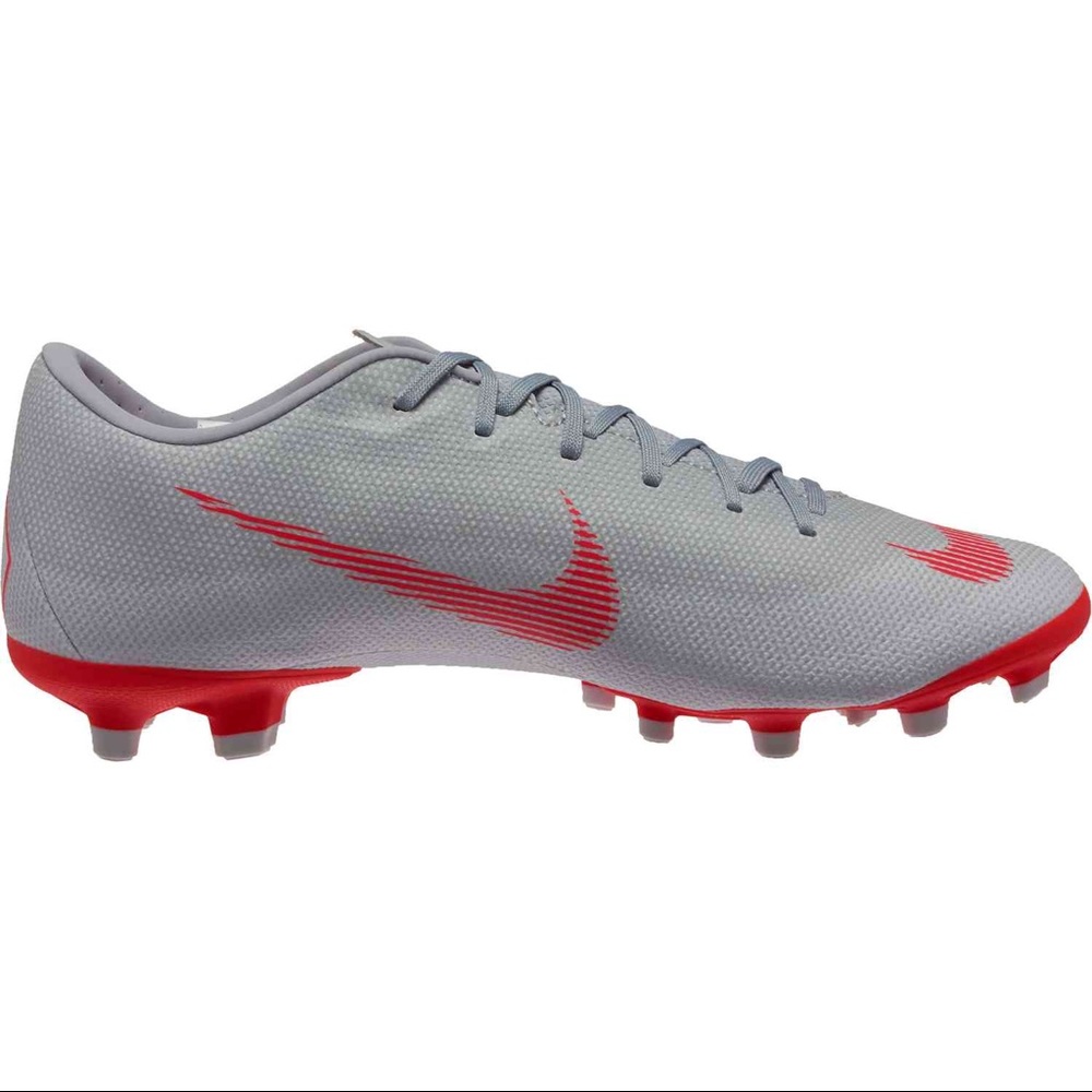 Nike men’s soccer cleats (USM6) (USW7.5)